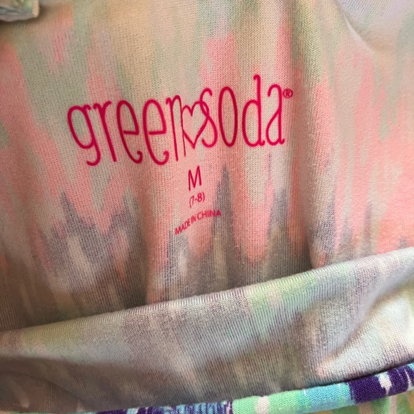 Girl’s super soft trendy tie dye pattern dress! - Picture 3 of 4
